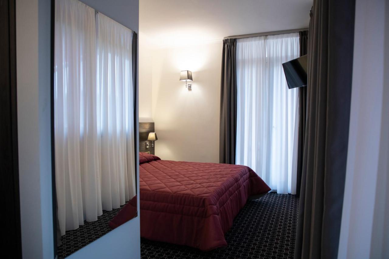 Gemelli Hotel ローマ エクステリア 写真