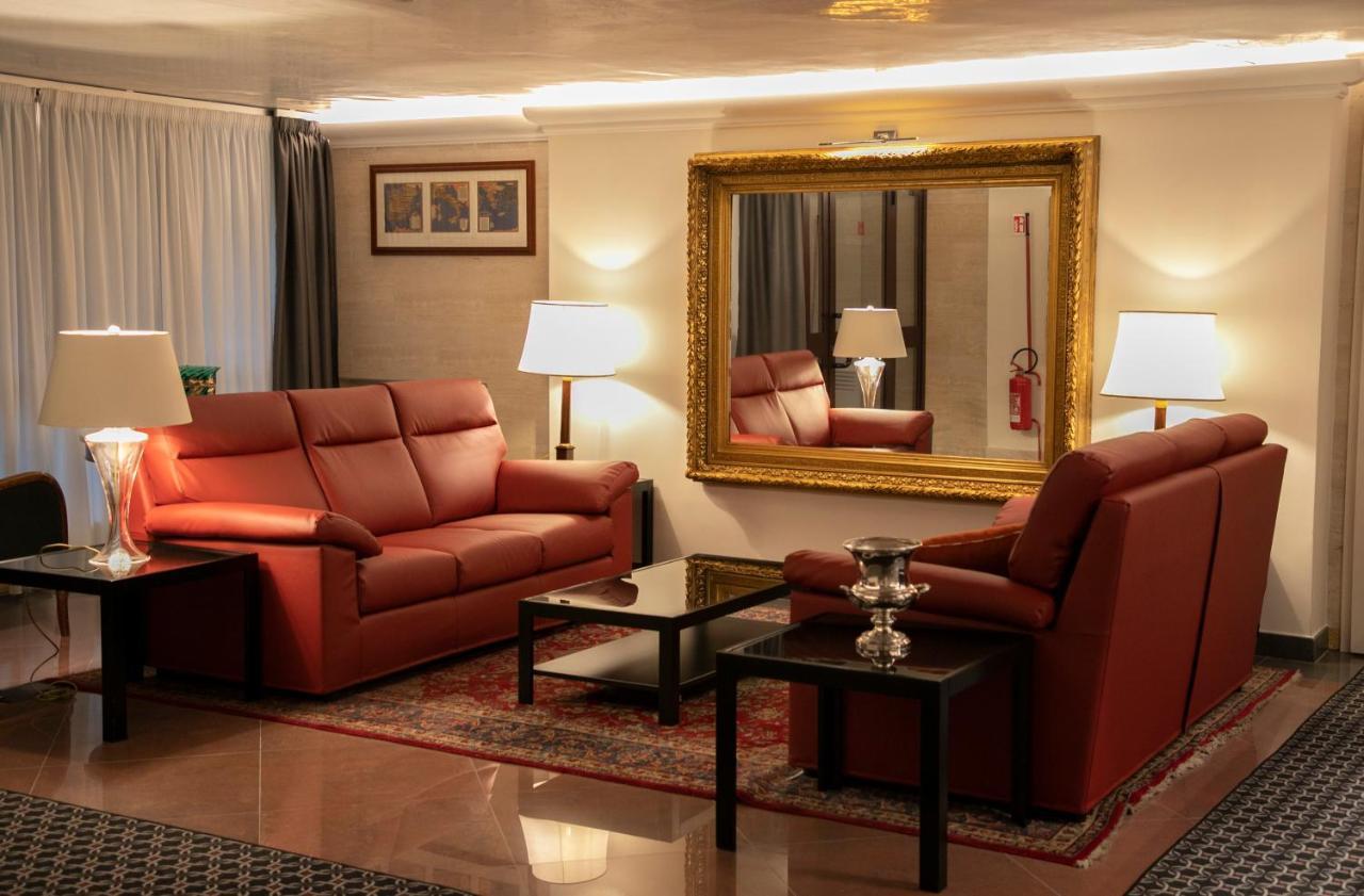 Gemelli Hotel ローマ エクステリア 写真